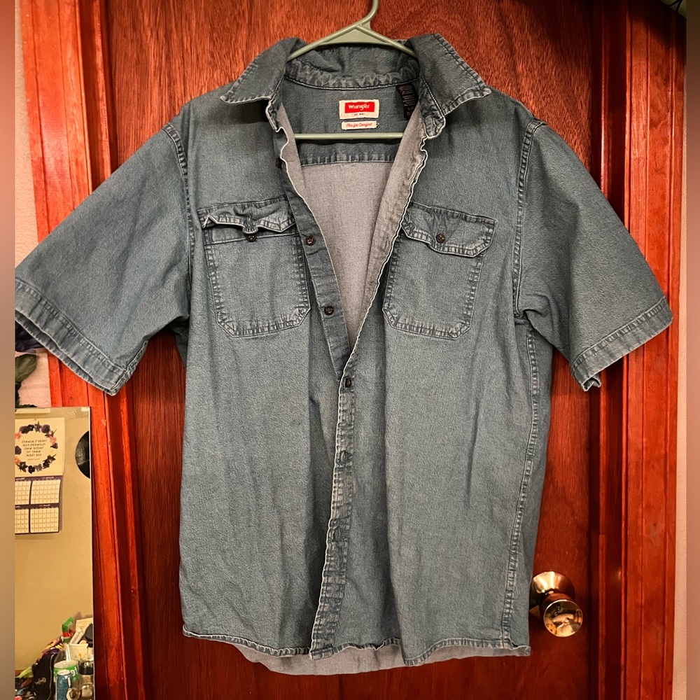 Wrangler blue Jean button down💙